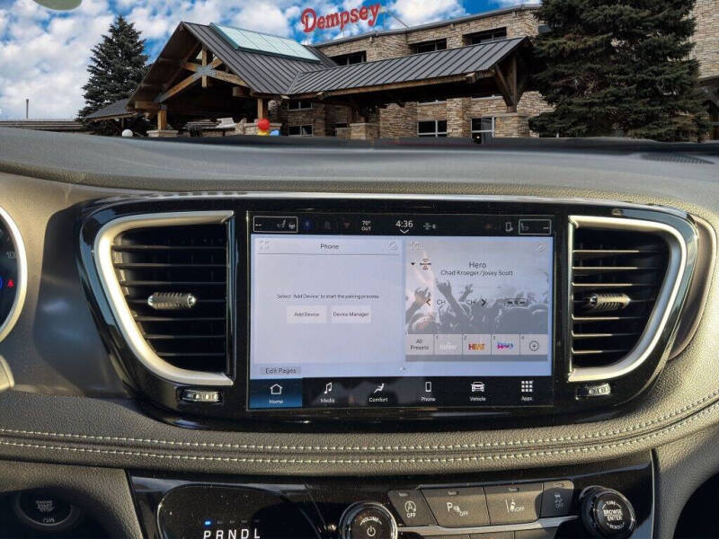 2026 Chrysler Pacifica Select