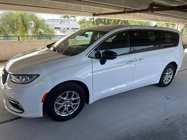 2024 Chrysler Pacifica Touring
