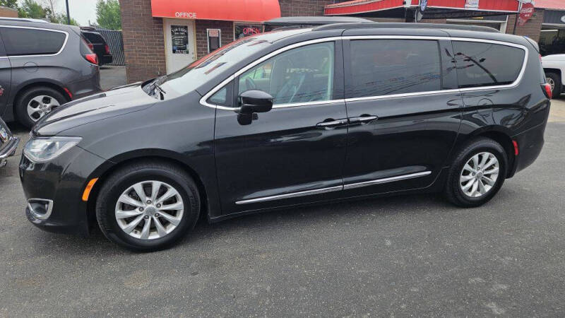 2017 Chrysler Pacifica Touring-L