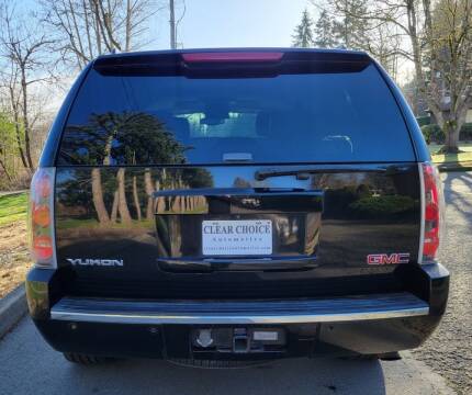 2007 GMC Yukon for sale at CLEAR CHOICE AUTOMOTIVE in Milwaukie OR
