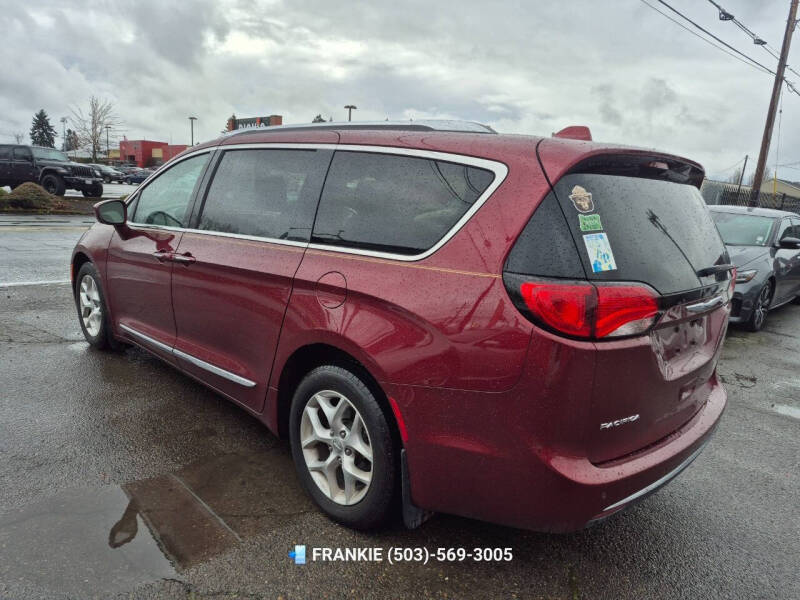 2017 Chrysler Pacifica Touring-L Plus