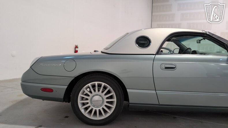 2004 Ford Thunderbird
