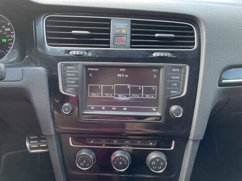 2017 Volkswagen Golf GTI SE