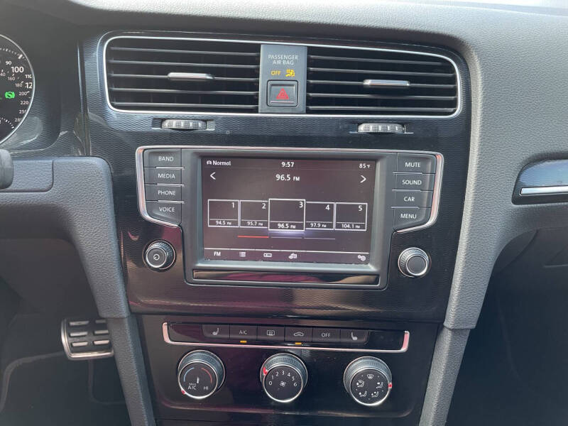 2017 Volkswagen Golf GTI SE