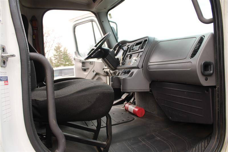 2013 Freightliner M2 106