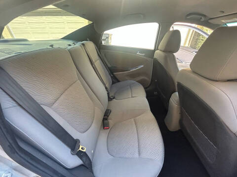 2013 Hyundai Accent GLS