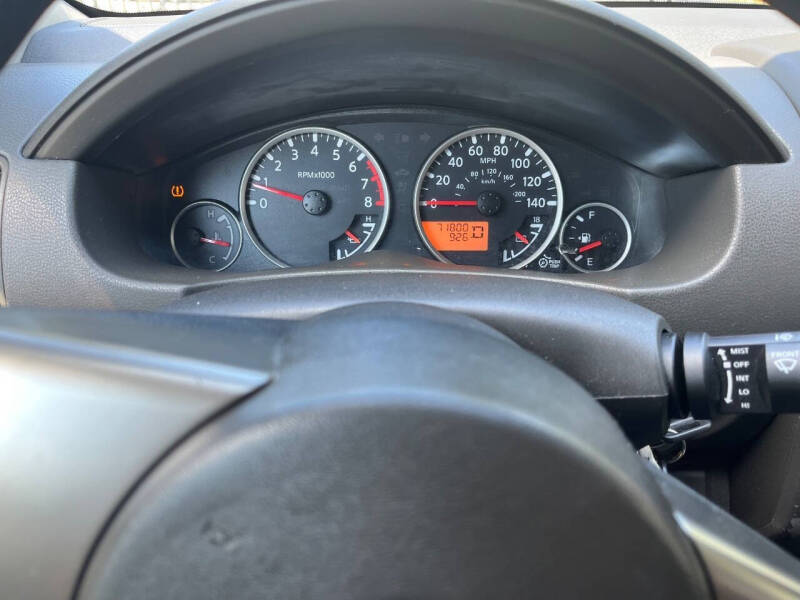 2011 Nissan Pathfinder LE