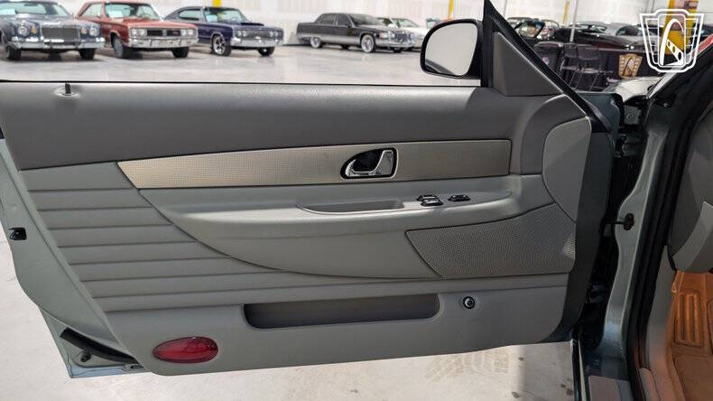 2004 Ford Thunderbird