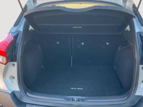 2020 Nissan Kicks SR