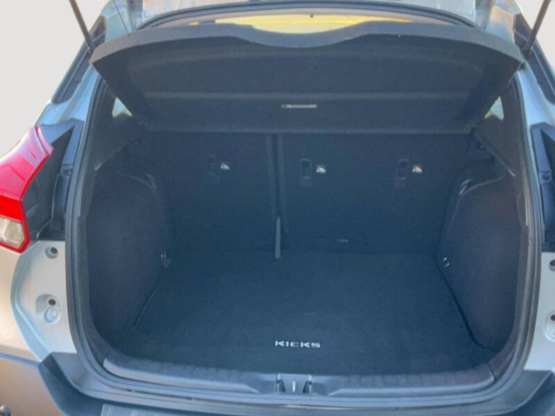 2020 Nissan Kicks SR