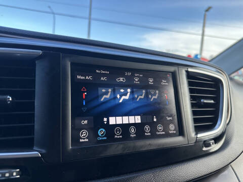 2020 Chrysler Voyager LXi