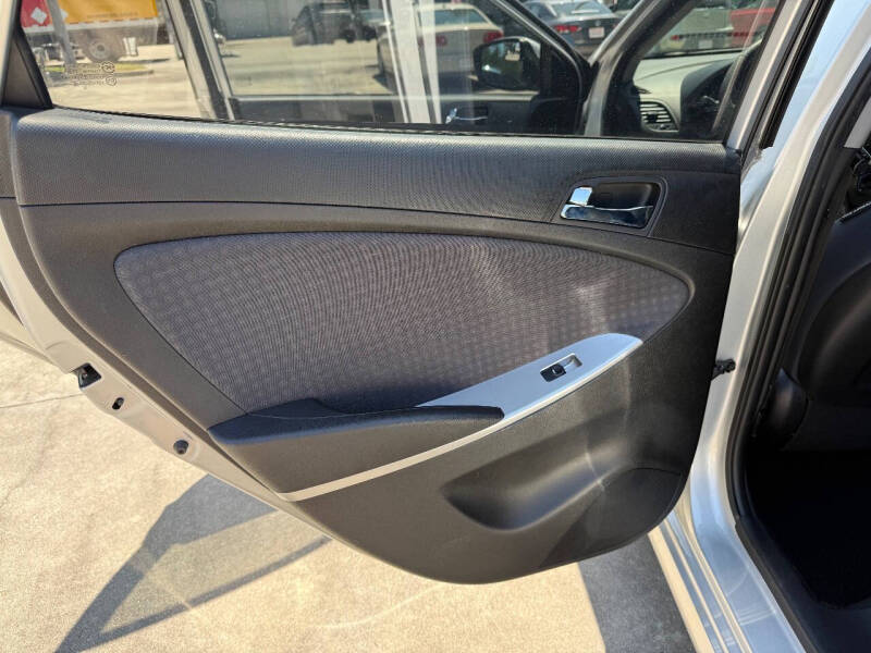 2013 Hyundai Accent SE