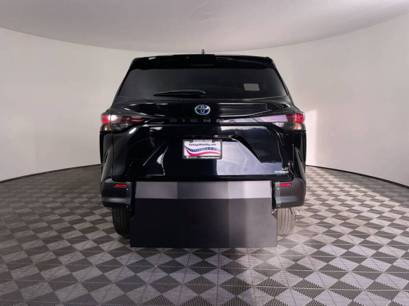 2023 Toyota Sienna LE photo 27