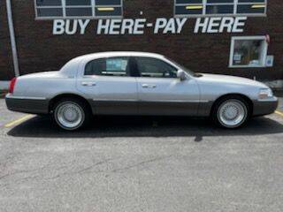 2003 Lincoln Town Car for sale at Kar Mart in Milan IL
