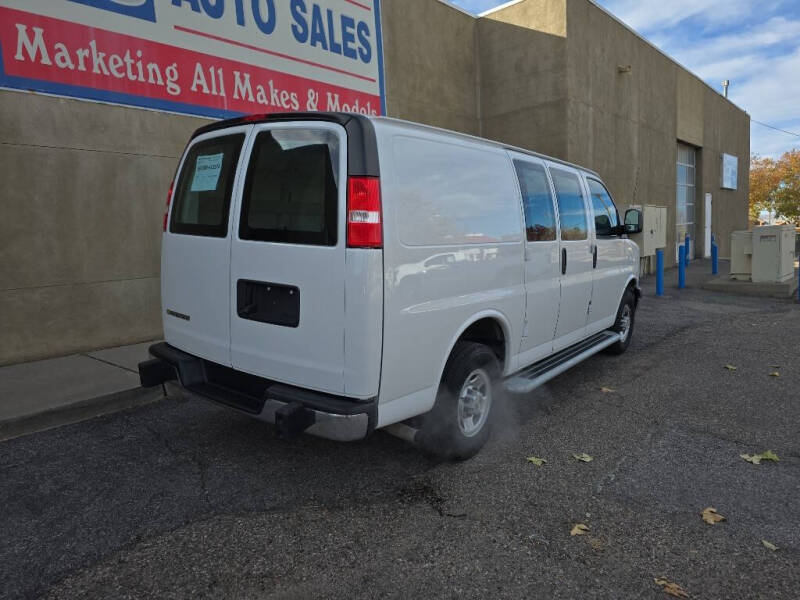 2024 Chevrolet Express 2500