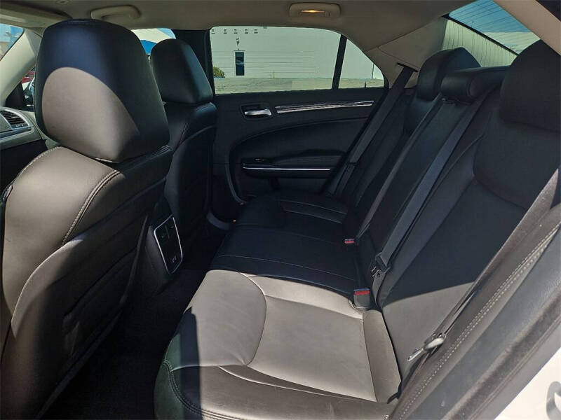 2022 Chrysler 300 Touring L