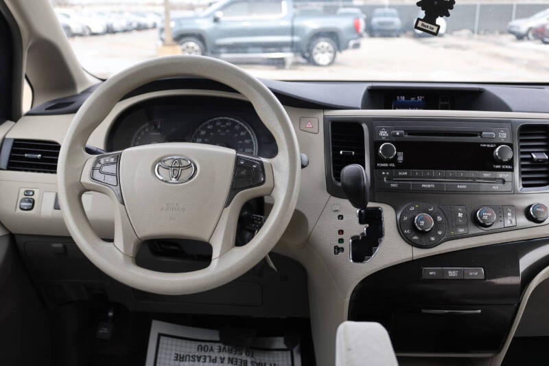 2011 Toyota Sienna LE 7-Passenger