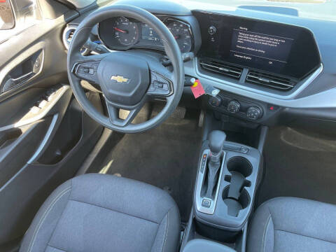 2025 Chevrolet Trax LS