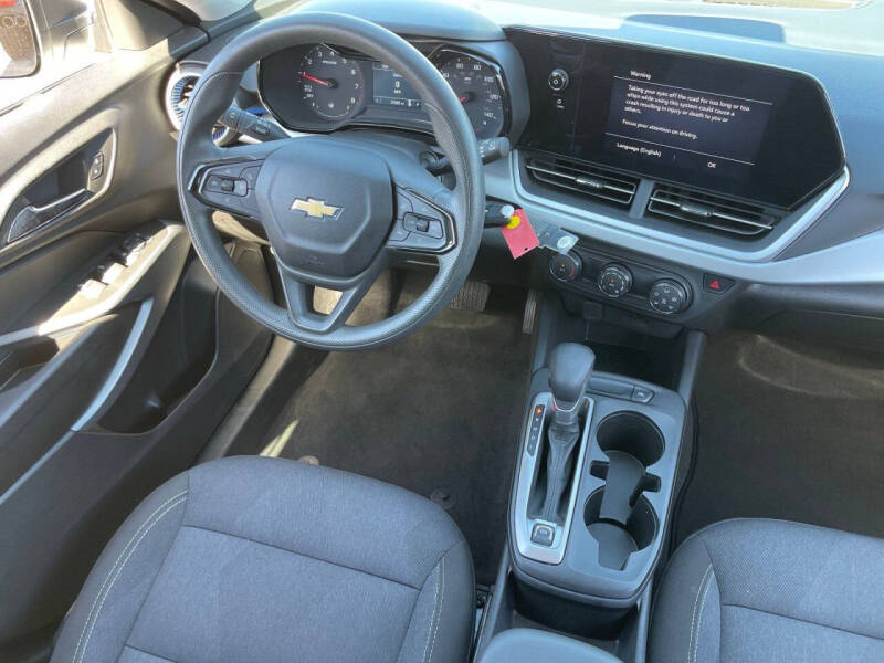2025 Chevrolet Trax LS