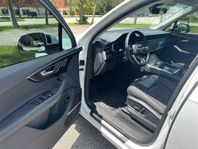 2023 Audi Q7 Premium Plus