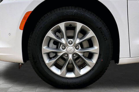 2027 Chrysler Pacifica Select