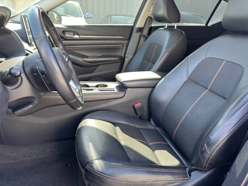 2022 Nissan Altima 2.5 SR