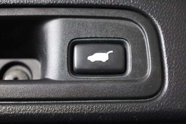 2019 Honda Pilot Touring w/Rear Captain's Chairs