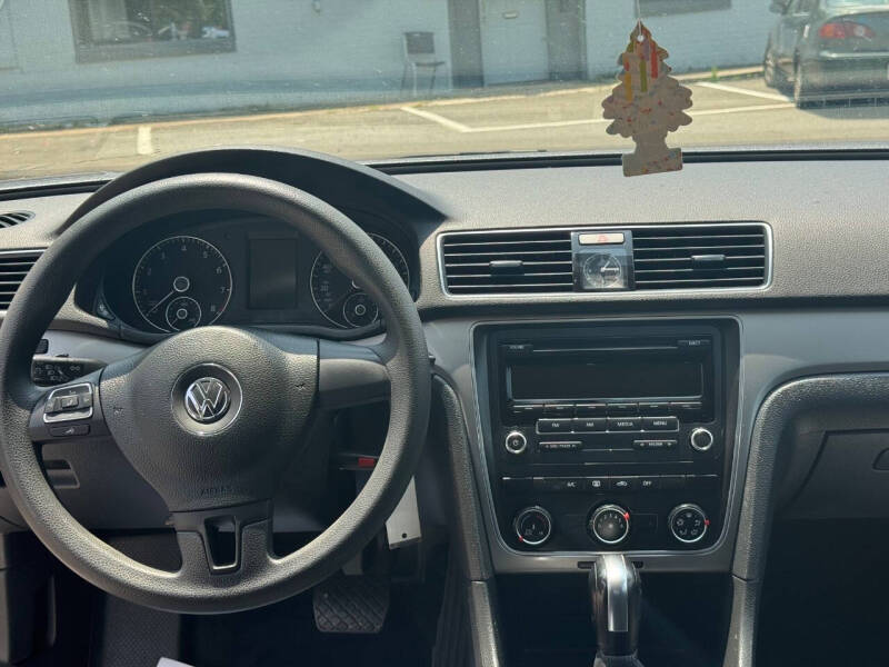 2014 Volkswagen Passat 1.8T S PZEV