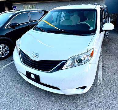 2014 Toyota Sienna LE 8-Passenger