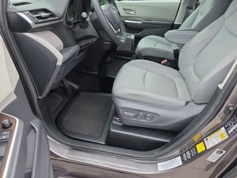 2021 Toyota Sienna XLE 8-Passenger