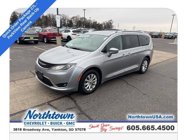 2018 Chrysler Pacifica Touring L's photo