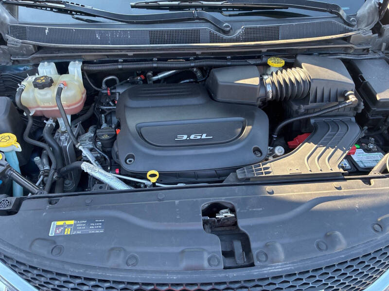 2017 Chrysler Pacifica Touring-L Plus