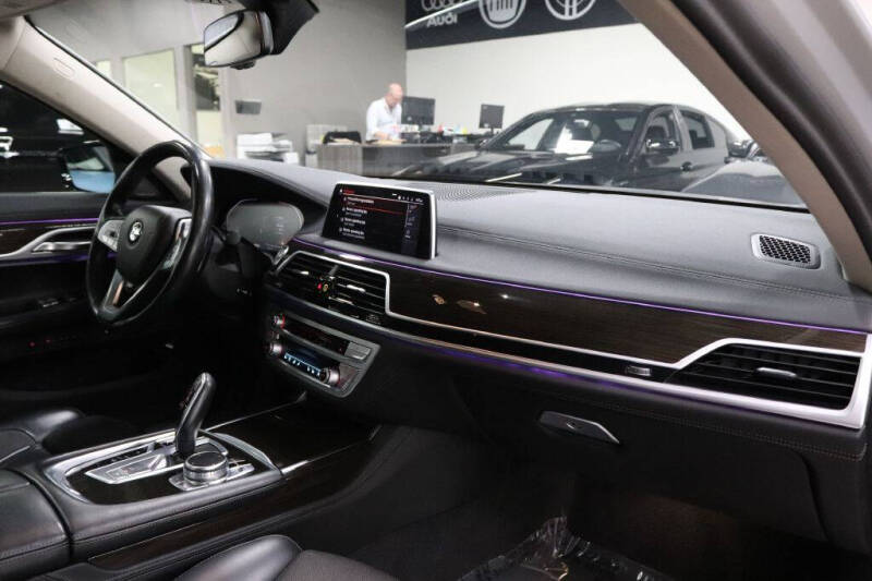 2020 BMW 7 Series 740i