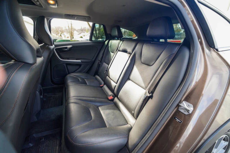 2016 Volvo V60 Cross Country T5