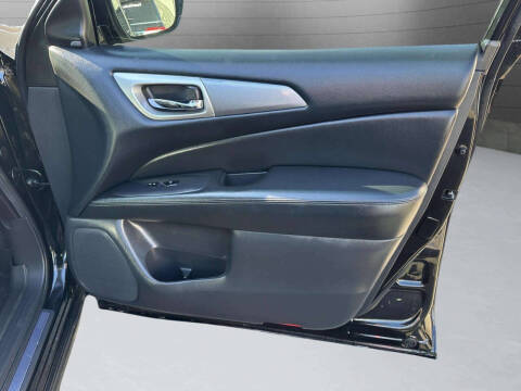 2017 Nissan Pathfinder SL