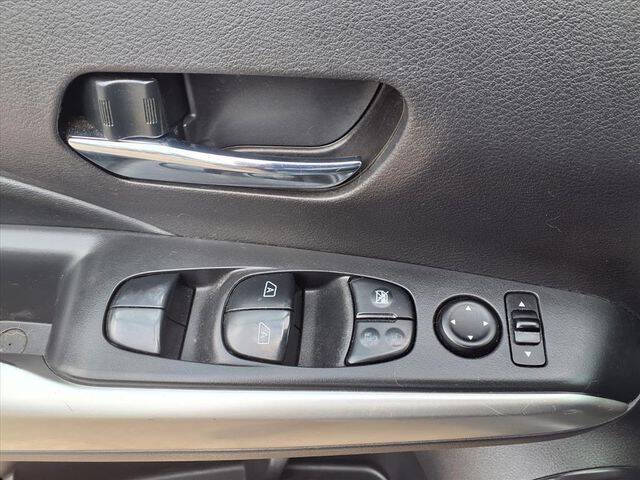 2019 Nissan Kicks SR