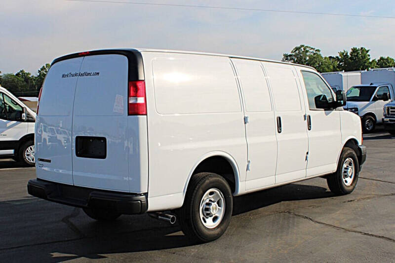 2024 Chevrolet Express 2500