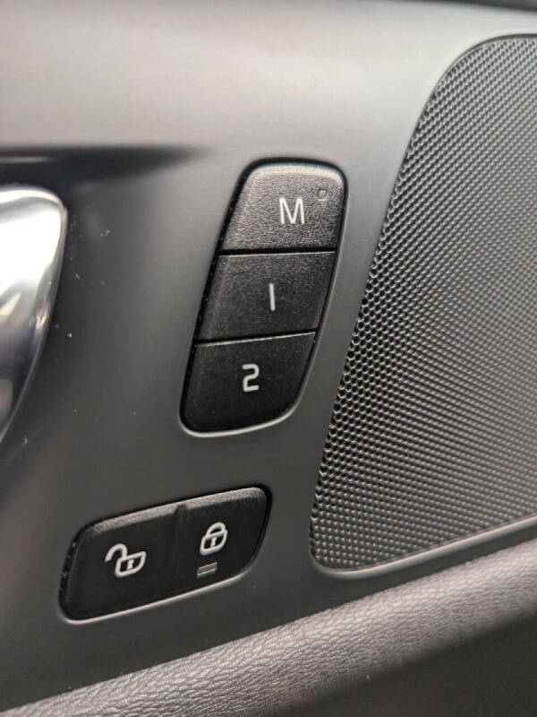 2022 Volvo S60 B5 Momentum