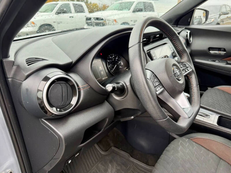 2021 Nissan Kicks SR