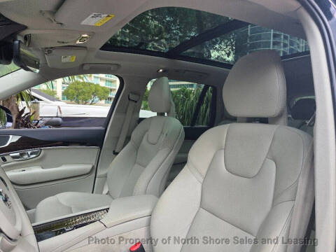 2016 Volvo XC90 T6 Momentum