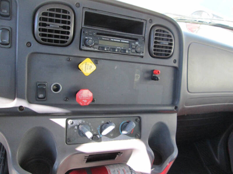 2005 Freightliner Business class M2