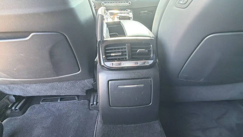 2017 Genesis G90