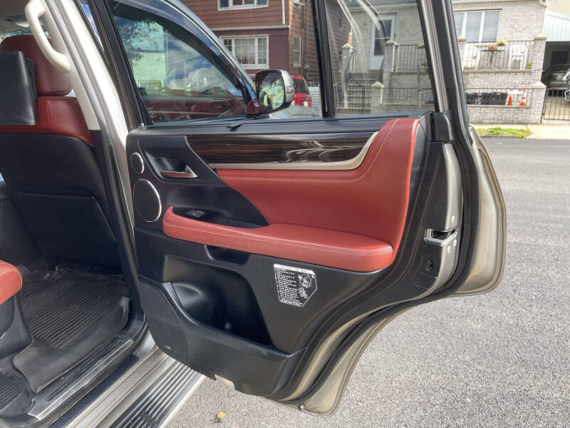 2018 Lexus LX 570 Three-Row