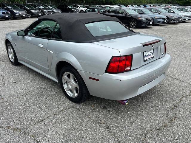 2004 Ford Mustang Deluxe