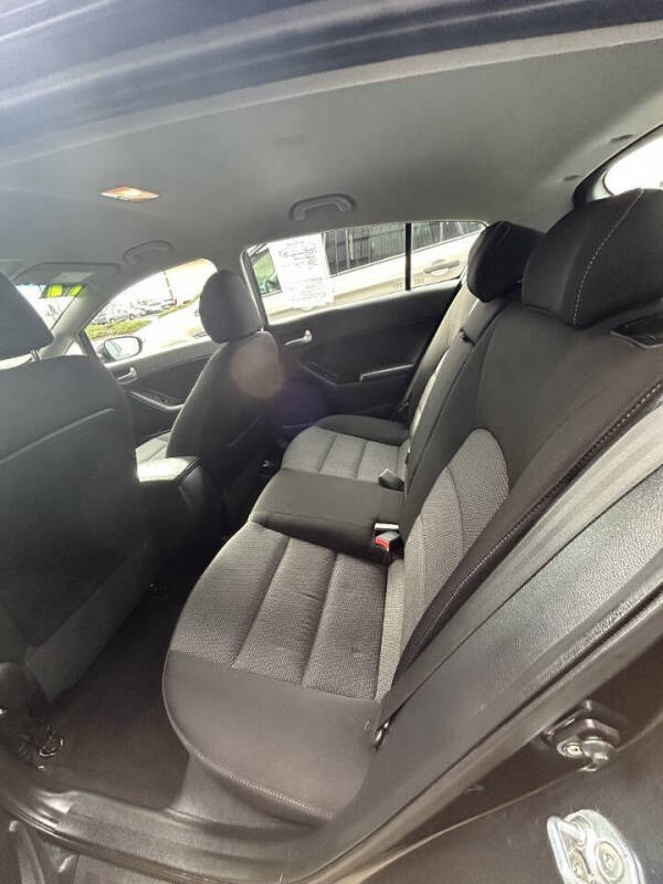 2017 Kia Forte5 LX