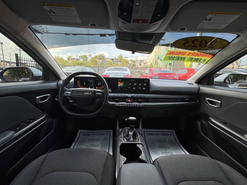 2025 Kia K4 LX