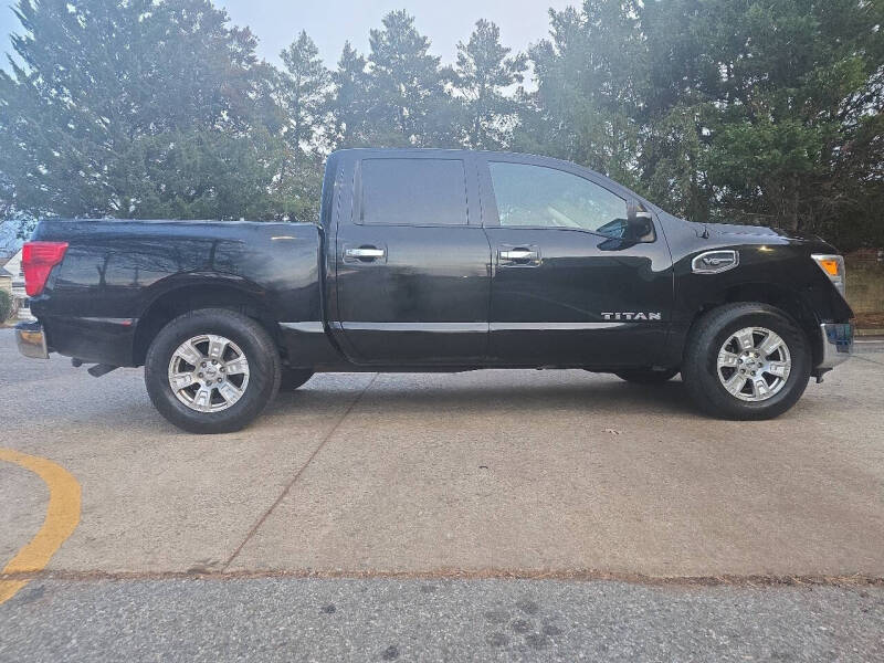 2017 Nissan Titan SV