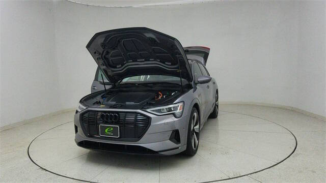 2022 Audi e-tron quattro Premium Plus