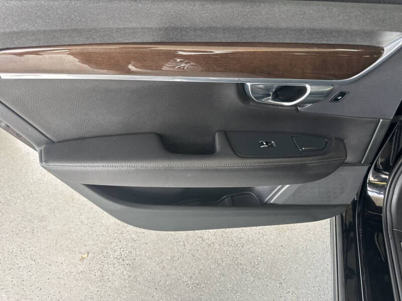 2020 Volvo S90 T6 Momentum