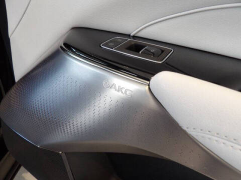 2024 Cadillac LYRIQ Luxury 2